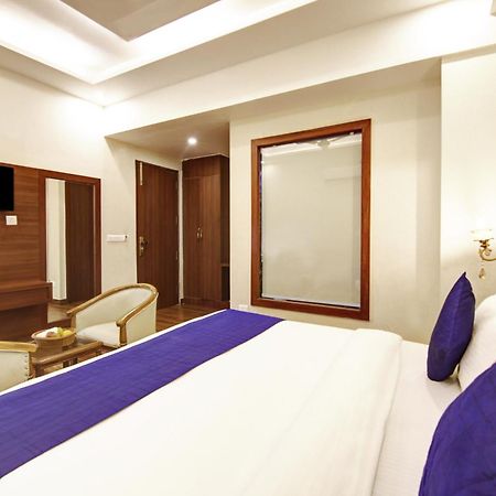 Marks Hotel & Banquet Noida Exterior foto