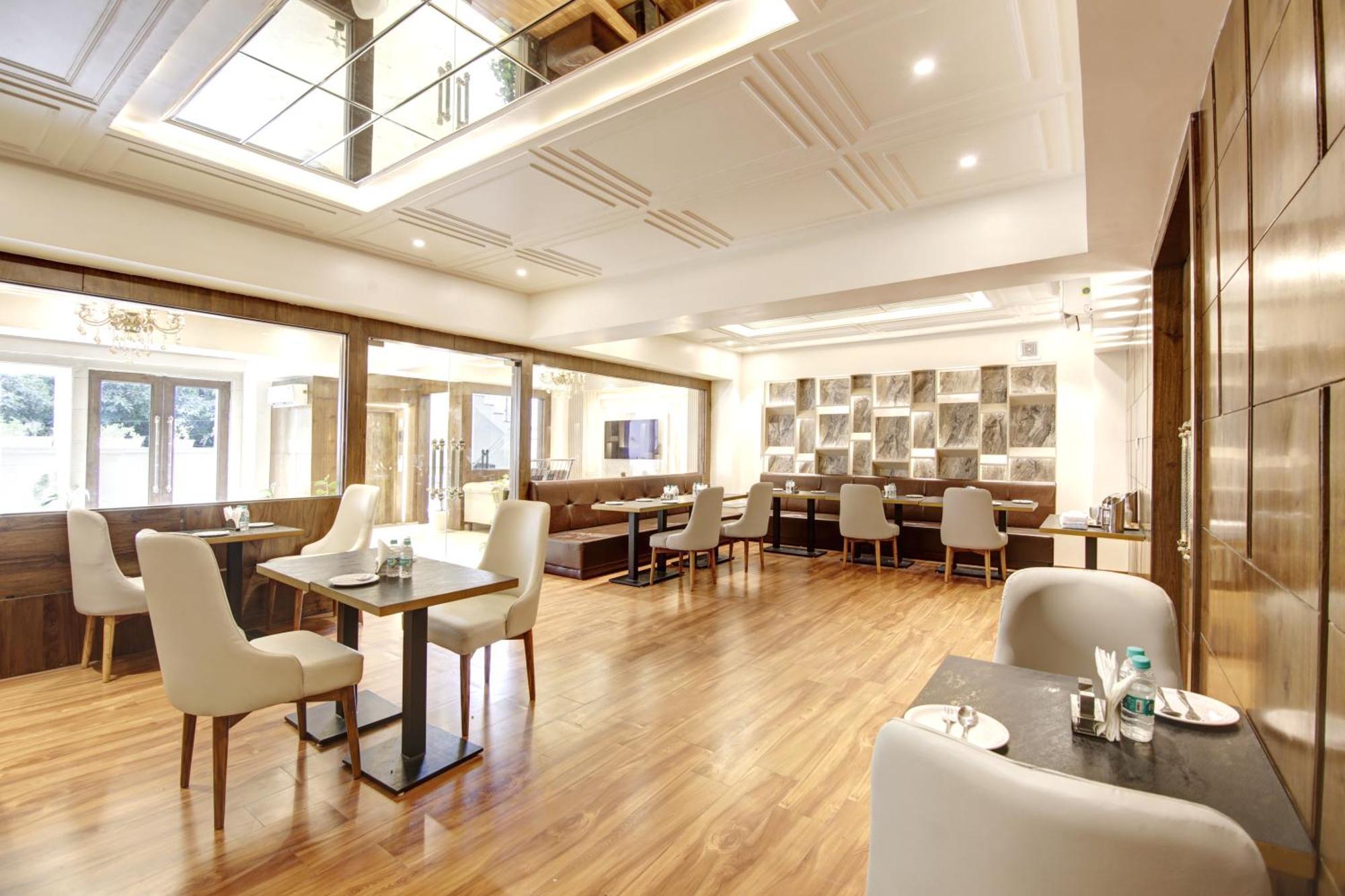 Marks Hotel & Banquet Noida Exterior foto