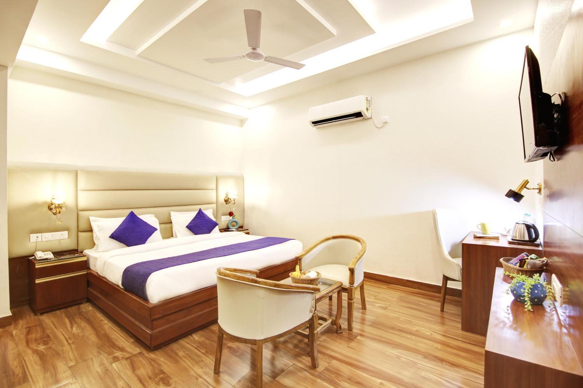 Marks Hotel & Banquet Noida Exterior foto