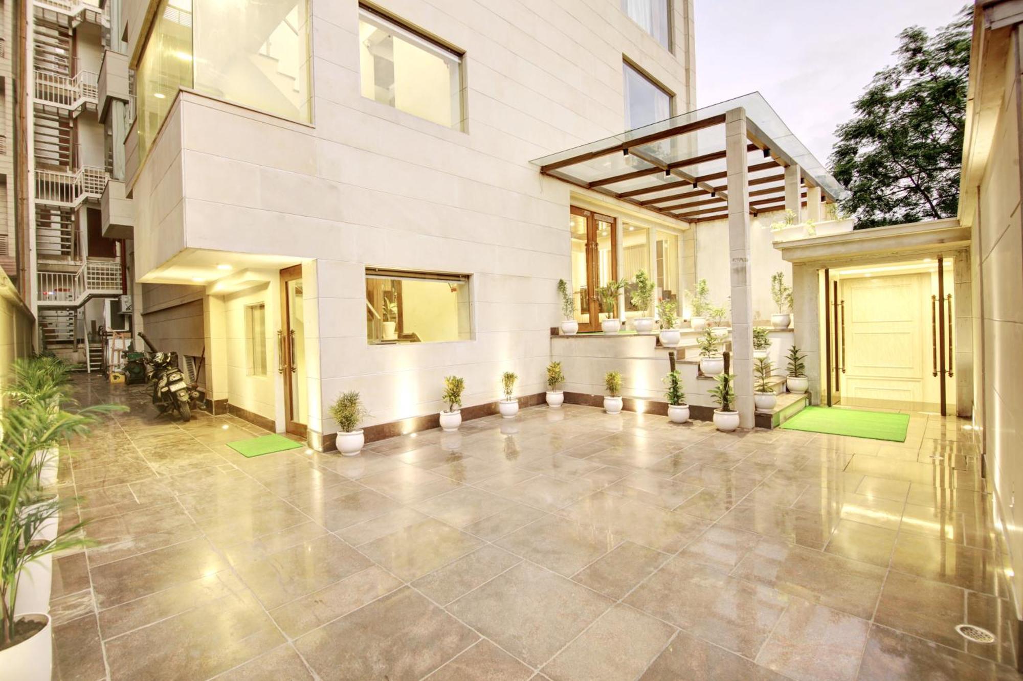 Marks Hotel & Banquet Noida Exterior foto