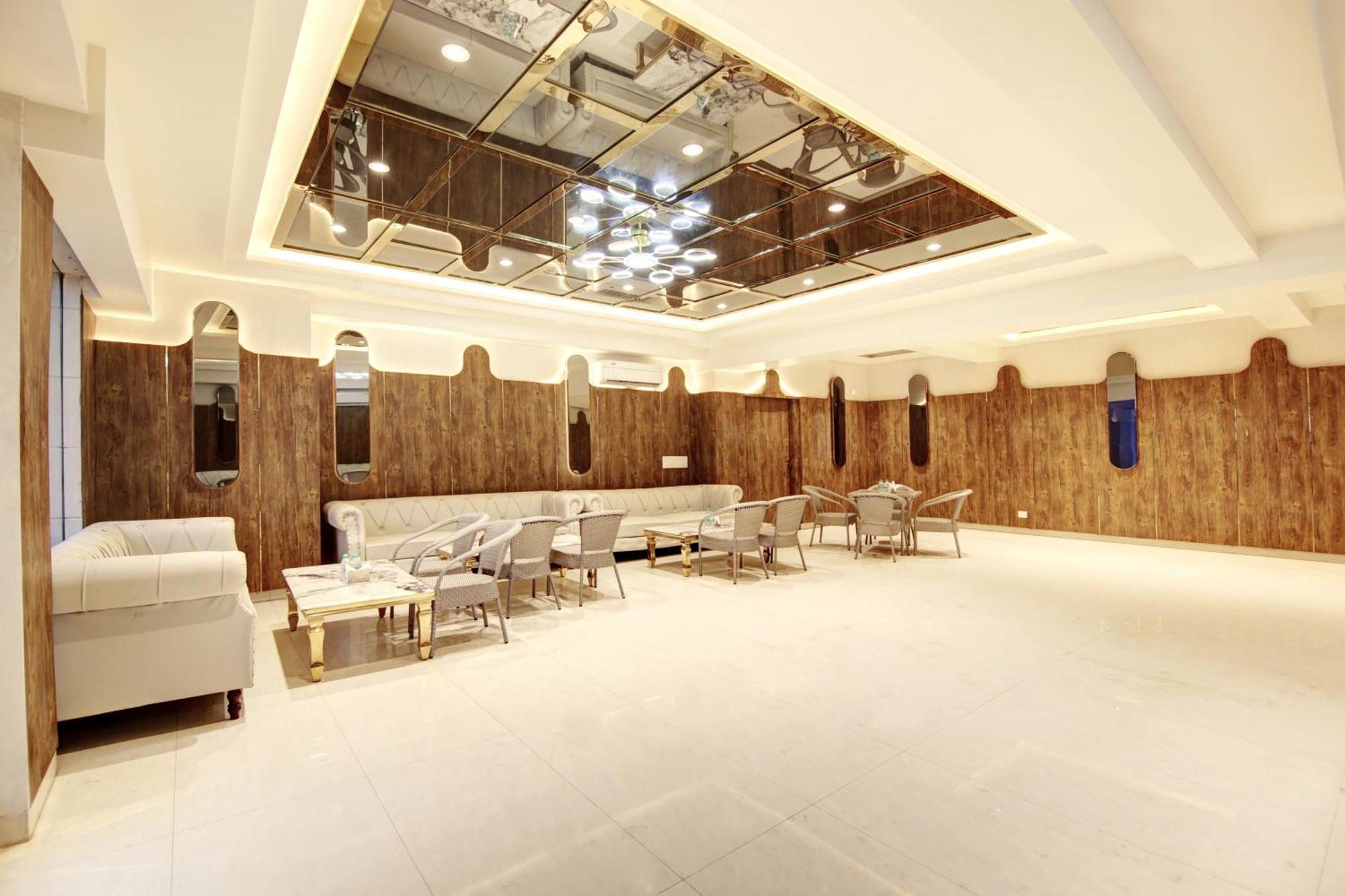 Marks Hotel & Banquet Noida Exterior foto