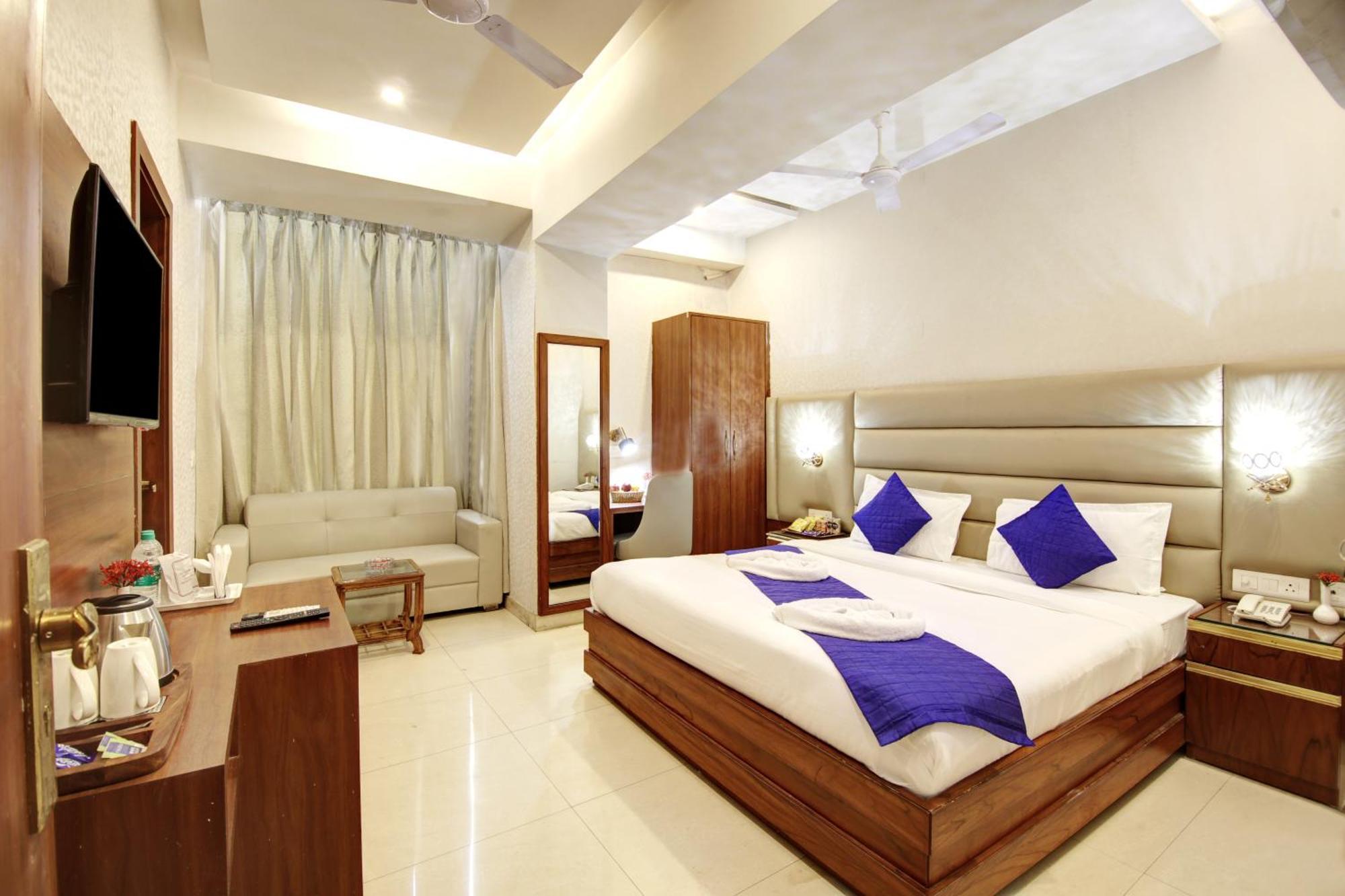 Marks Hotel & Banquet Noida Exterior foto