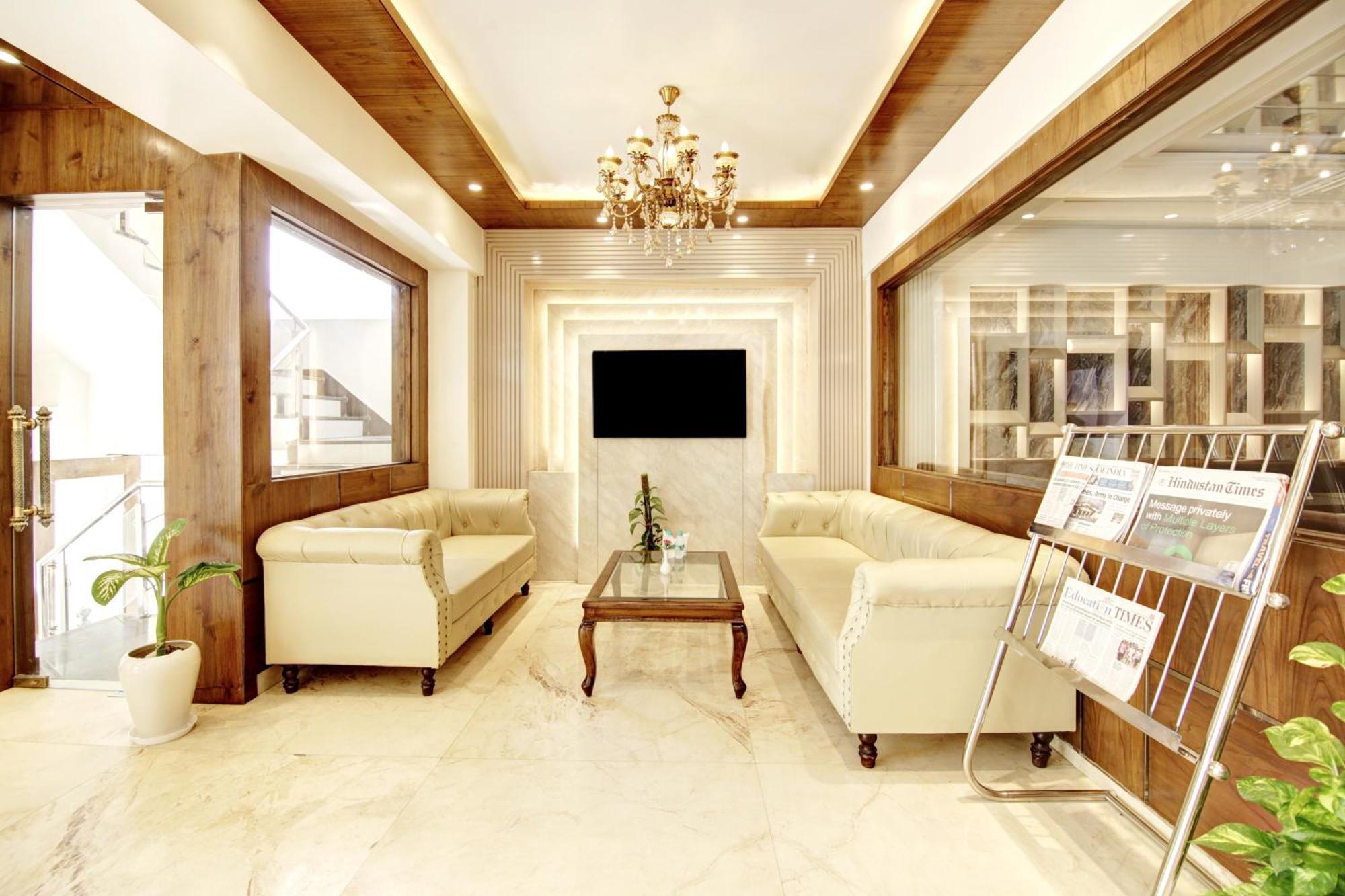 Marks Hotel & Banquet Noida Exterior foto