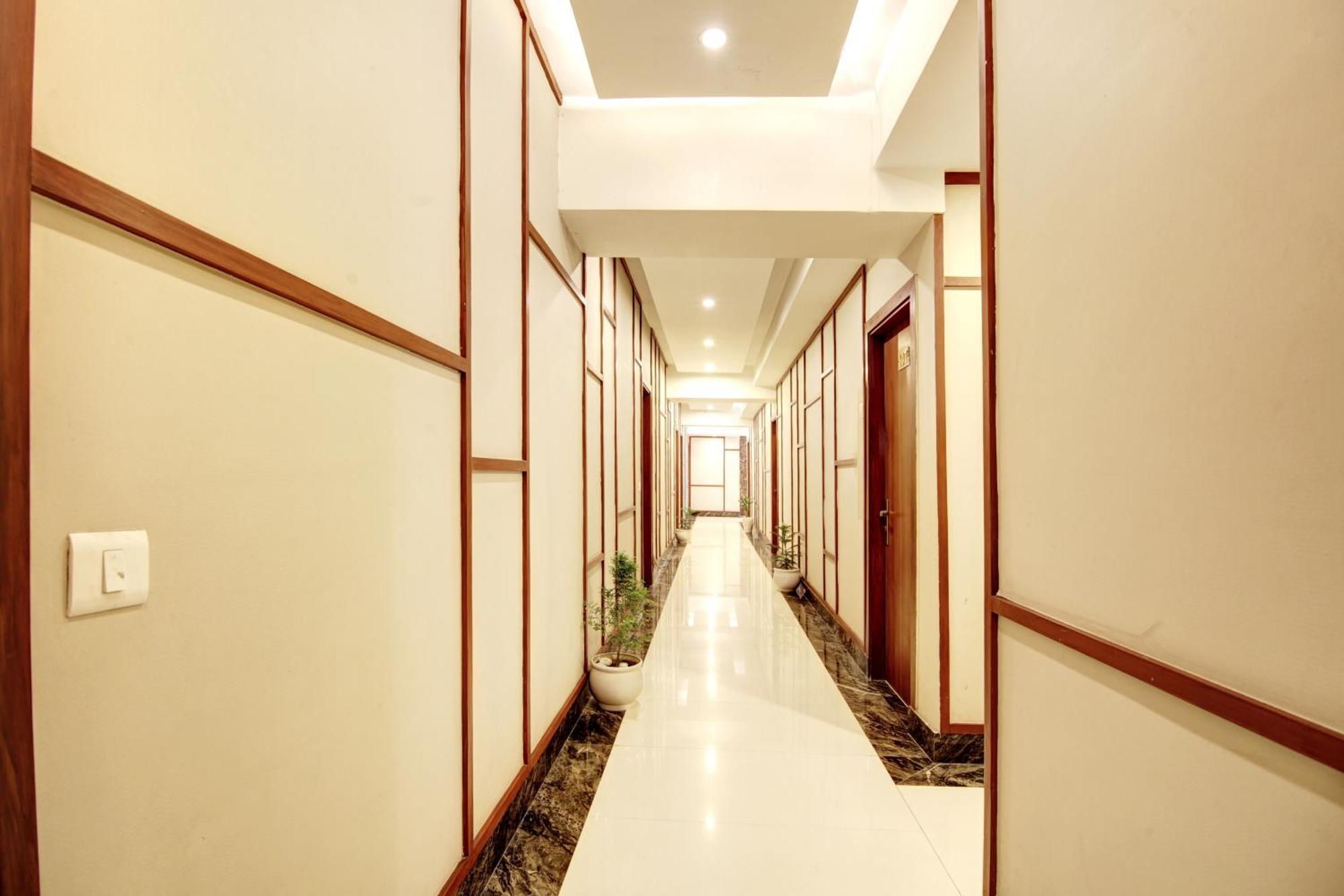 Marks Hotel & Banquet Noida Exterior foto