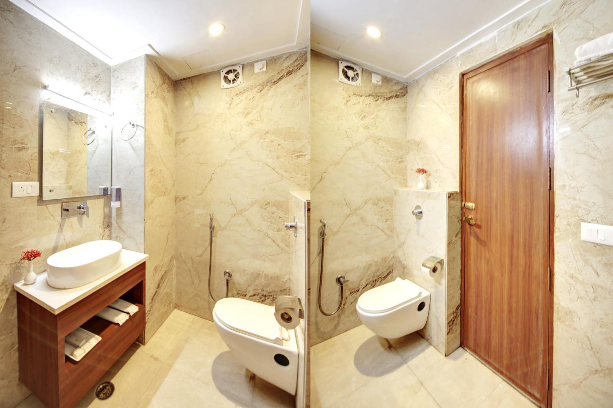 Marks Hotel & Banquet Noida Exterior foto