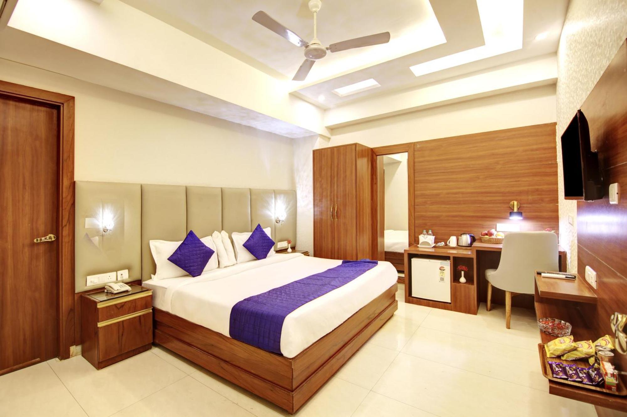 Marks Hotel & Banquet Noida Exterior foto