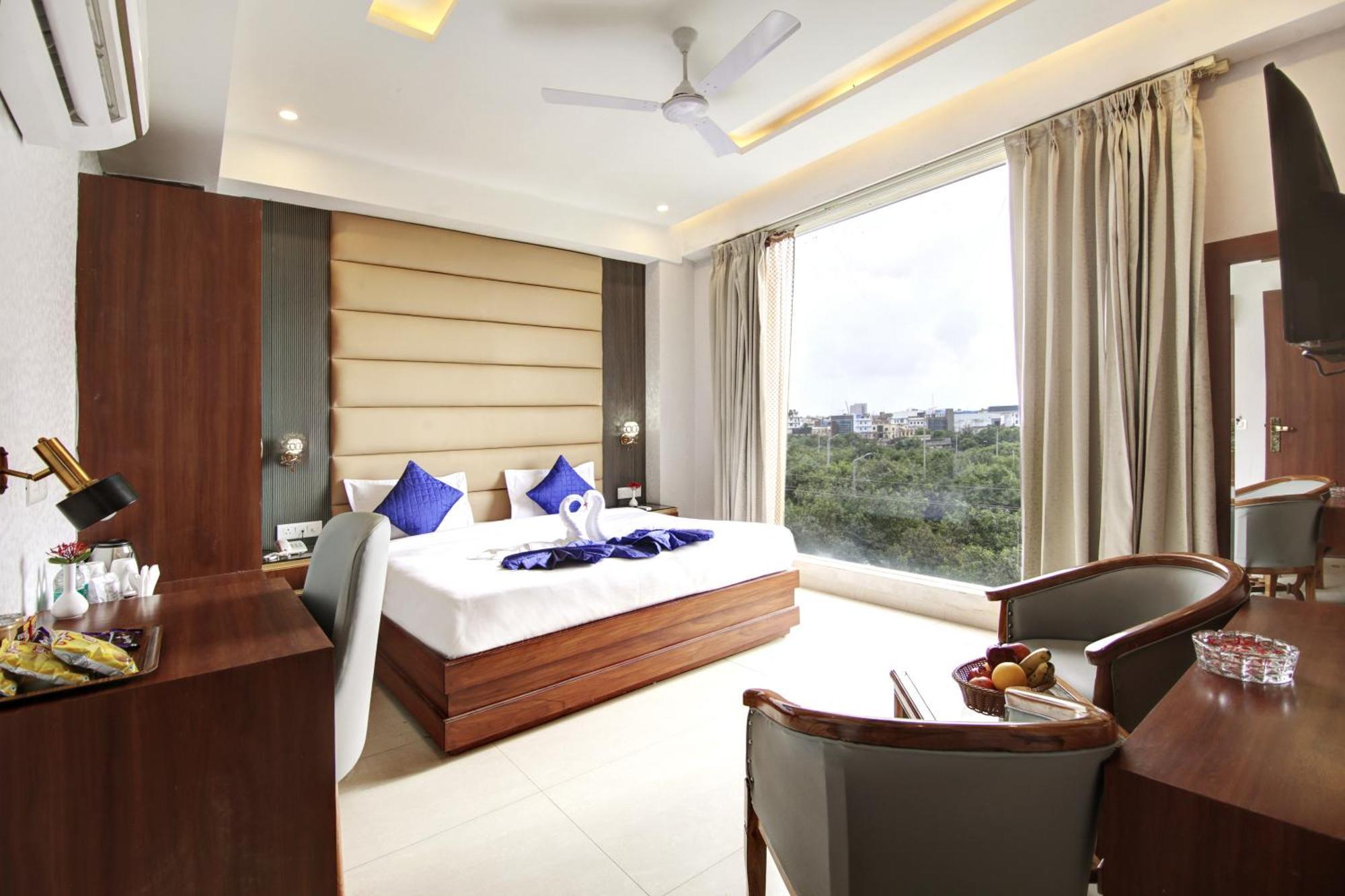 Marks Hotel & Banquet Noida Exterior foto