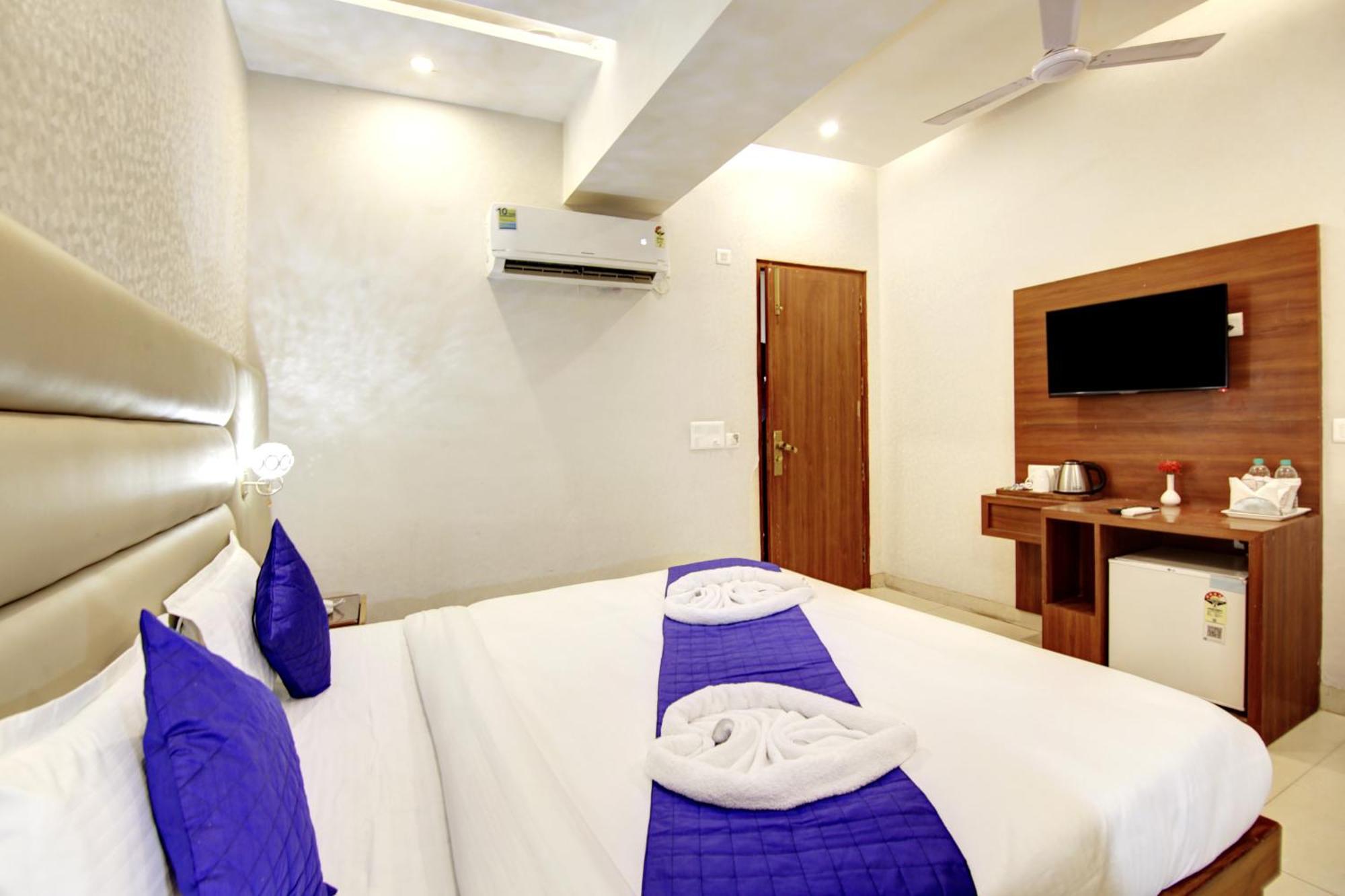Marks Hotel & Banquet Noida Exterior foto