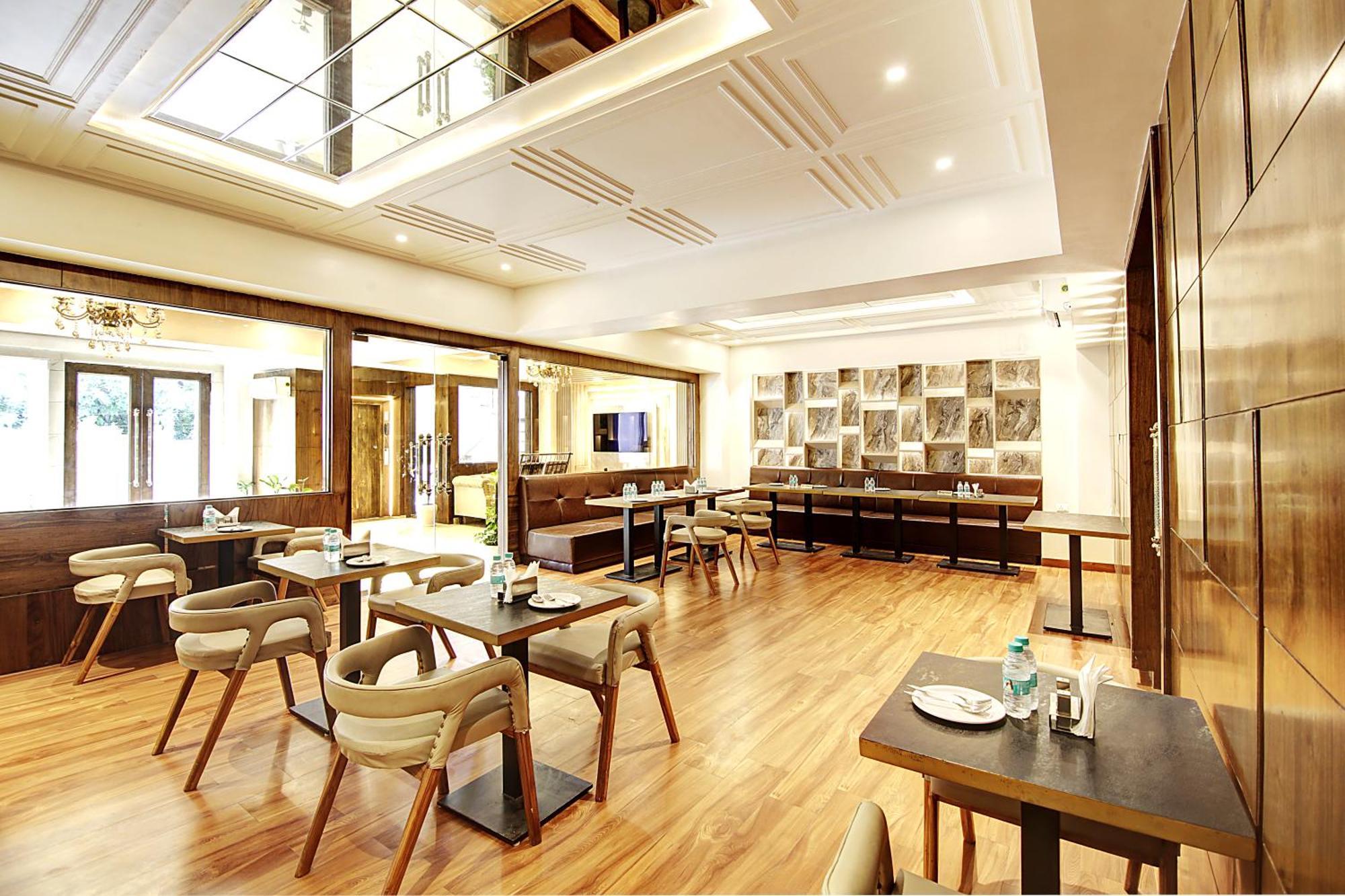 Marks Hotel & Banquet Noida Exterior foto