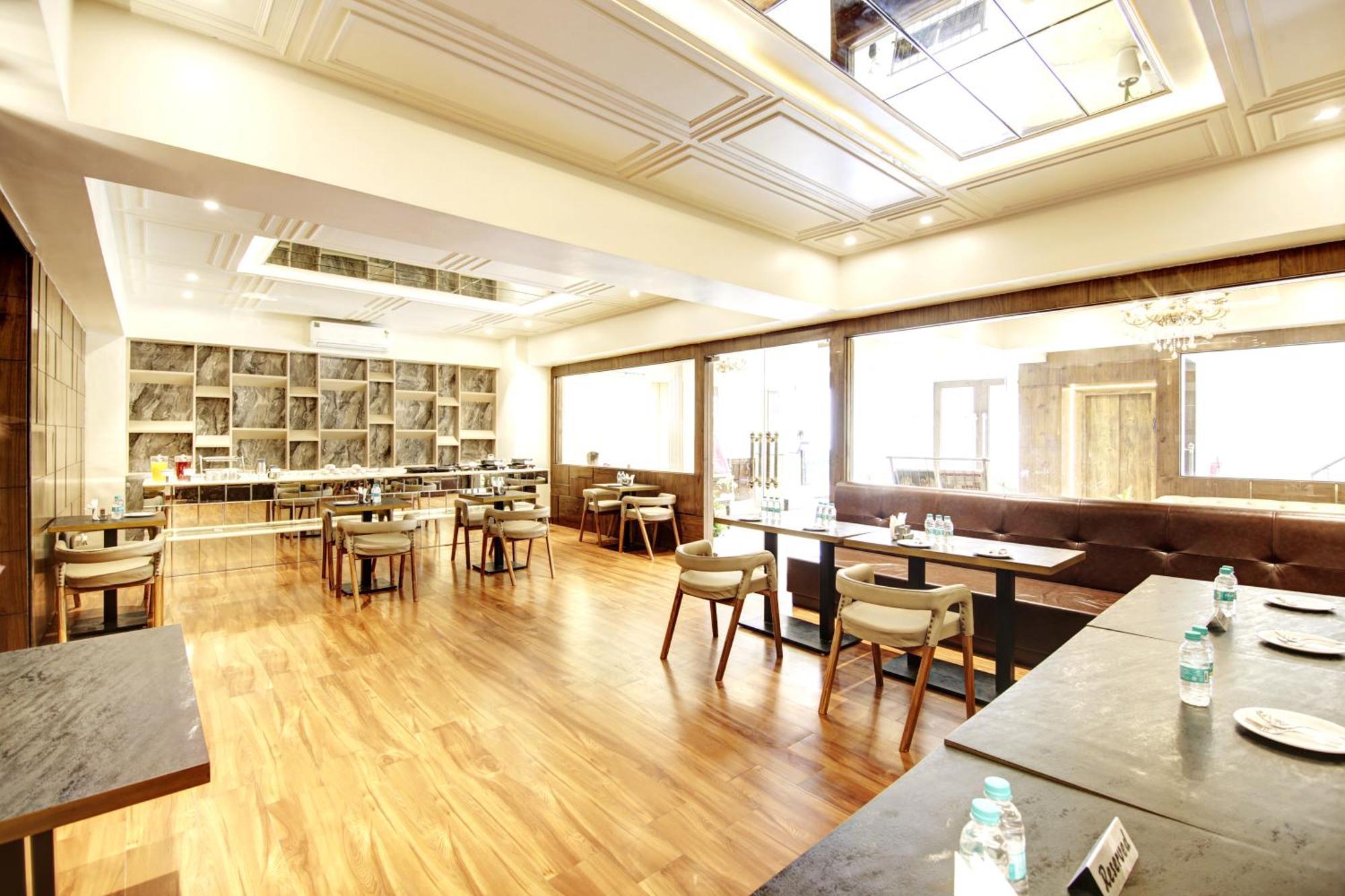 Marks Hotel & Banquet Noida Exterior foto