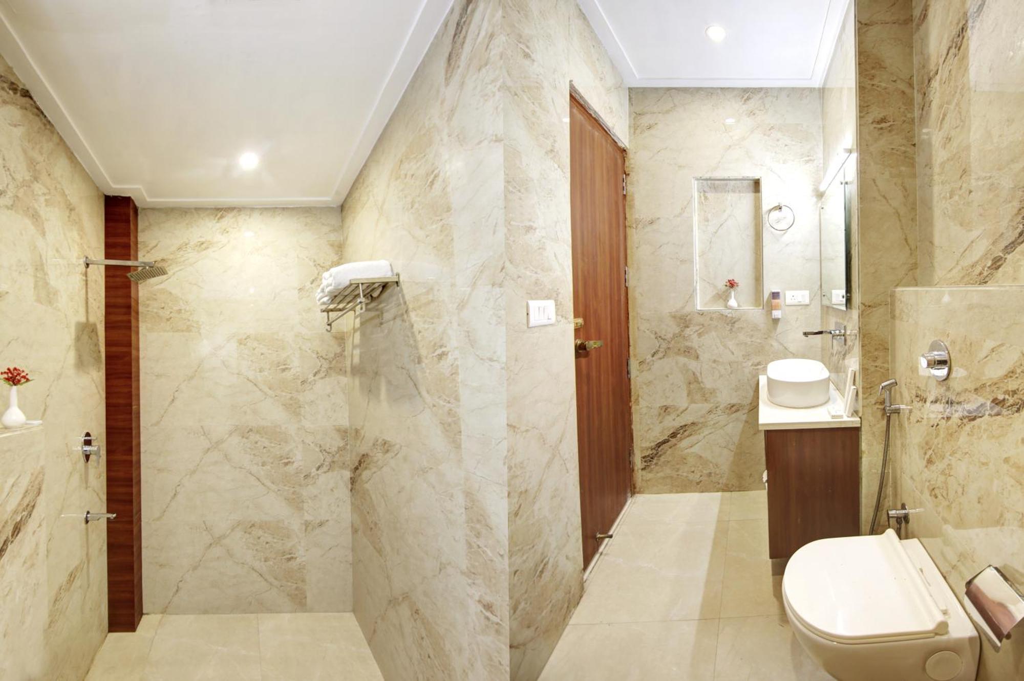 Marks Hotel & Banquet Noida Exterior foto